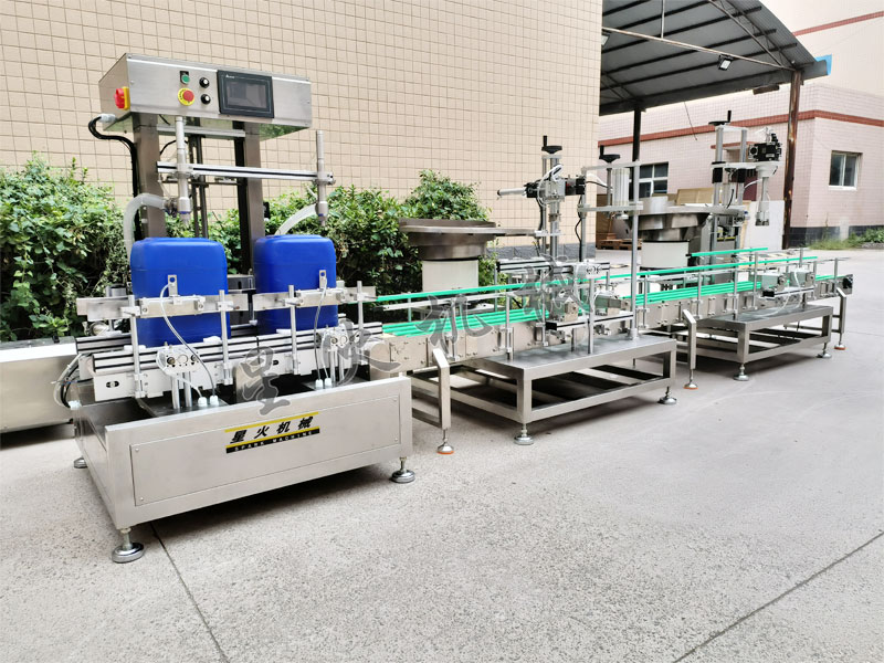 20KG化工溶液稱重灌裝機生產線實拍