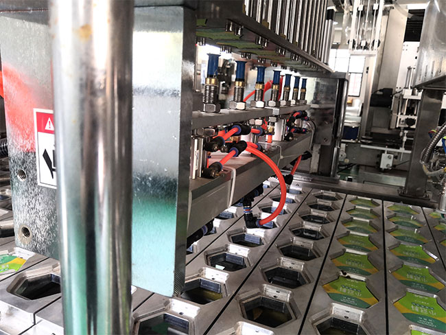 熟食鋁箔盒封口機設備細節展示